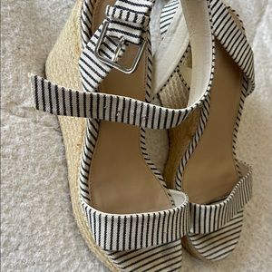 Woman’s size 8 wedges